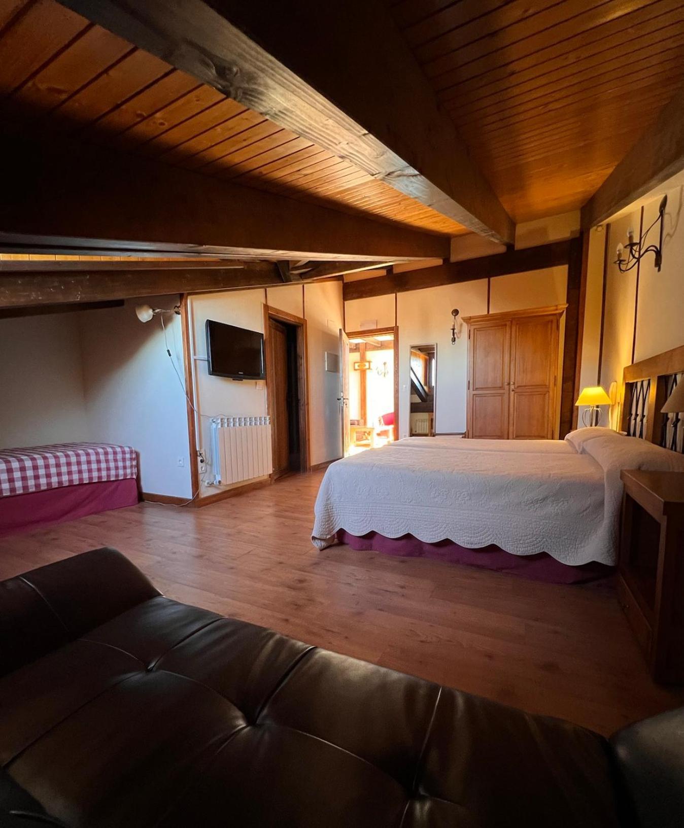 Hotel Rural Restaurante Las Baronas Санта-Крус-де-ла-Сальседа Экстерьер фото