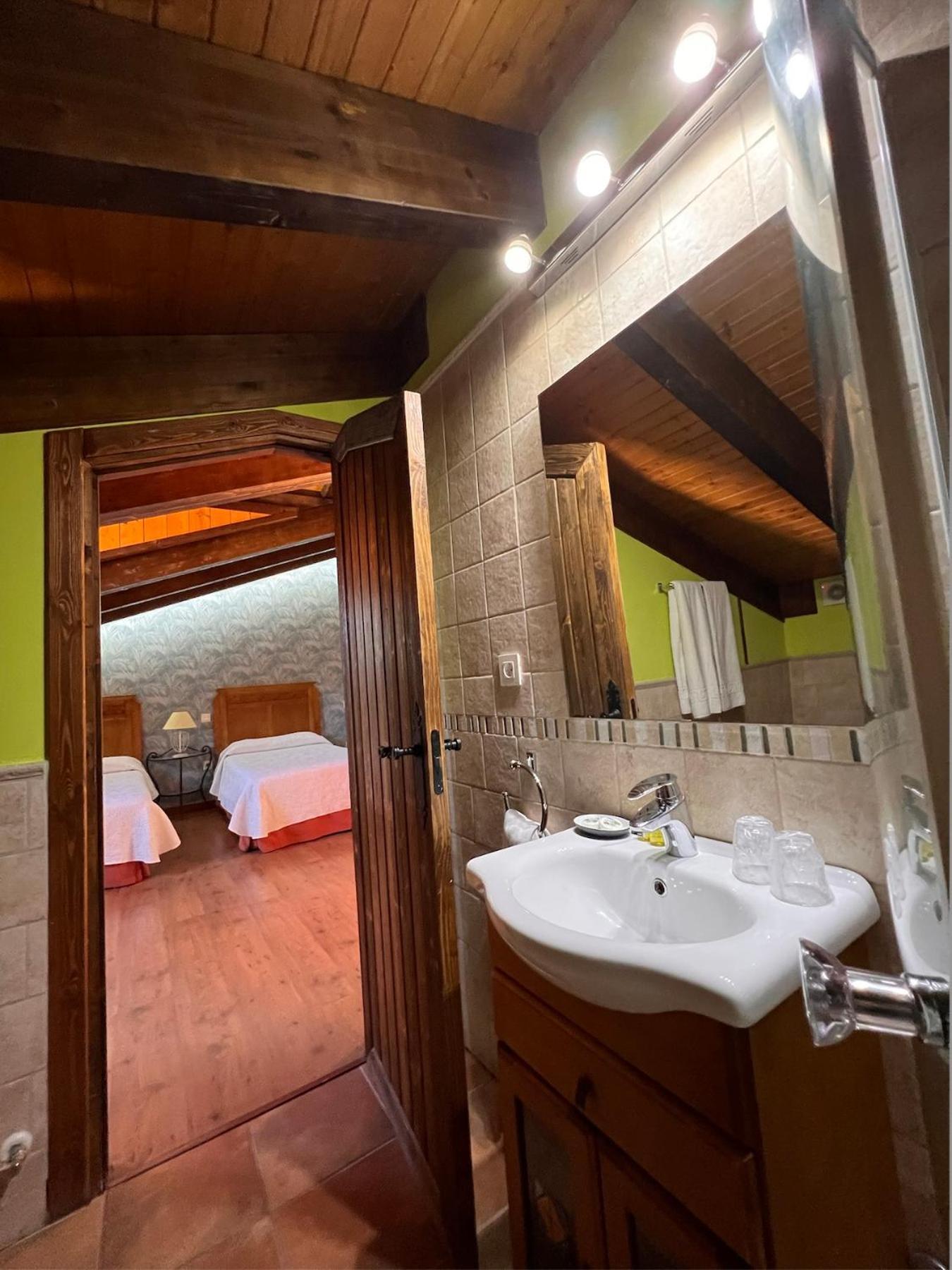 Hotel Rural Restaurante Las Baronas Санта-Крус-де-ла-Сальседа Экстерьер фото
