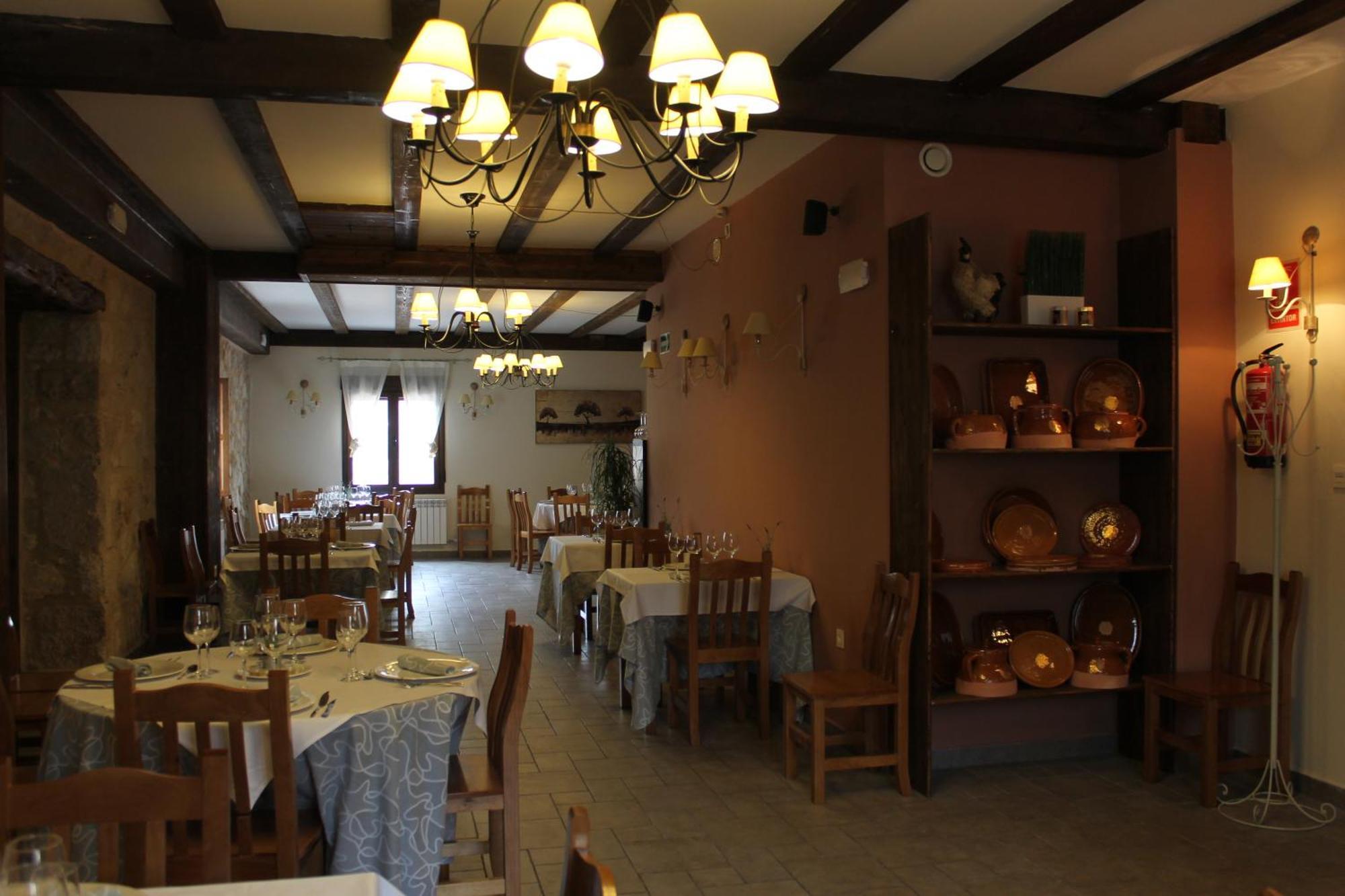Hotel Rural Restaurante Las Baronas Санта-Крус-де-ла-Сальседа Экстерьер фото